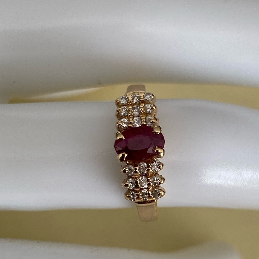 Luxurious Solid 14k Gold Oval Red Ruby 18 Diamond… - image 1